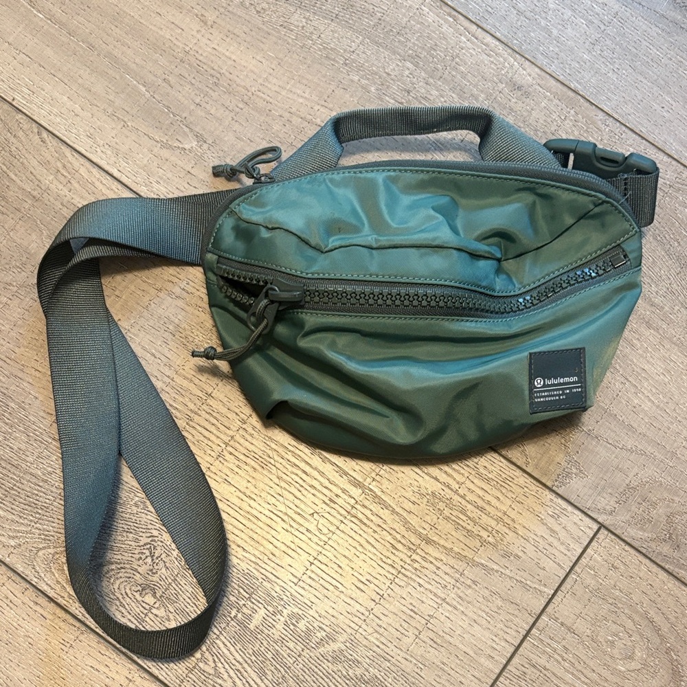 Green lululemon Crossbody Bag